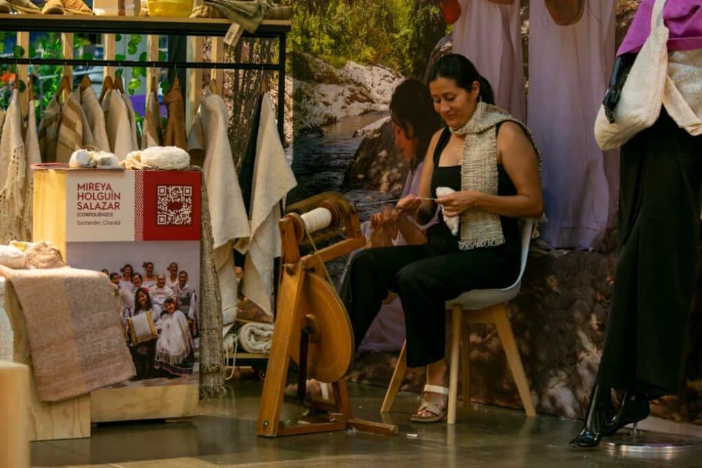 Mireya Holguin
