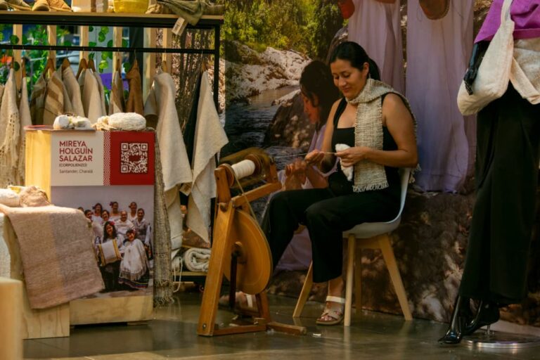 Mireya Holguin